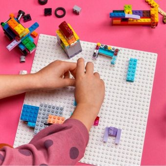 Lego Classic: White Baseplate 11026 - Image 5
