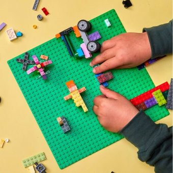 Lego Classic: Green Baseplate 11023 - Image 5