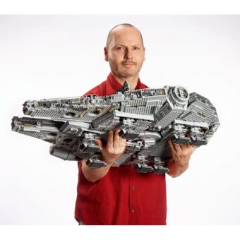 Lego Star Wars: Millenium Falcon Ultimate Collector Series 75192 - Image 16