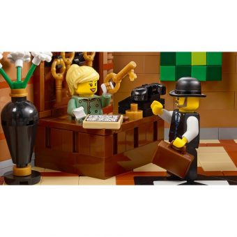 Lego Creator: Expert Boutique-Hotel 10297 - Image 6