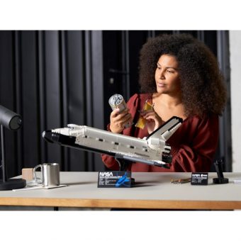 Lego Creator: Expert NASA Space Shuttle Discovery 10283 - Image 15