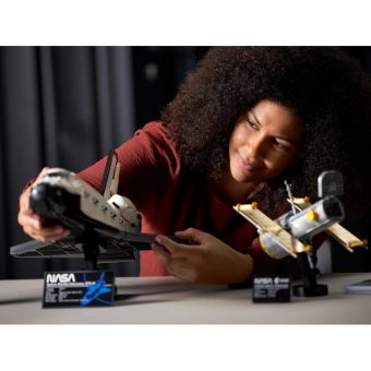 Lego Creator: Expert NASA Space Shuttle Discovery 10283 - Image 16