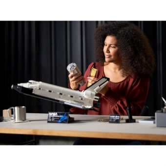 Lego Creator: Expert NASA Space Shuttle Discovery 10283 - Image 17