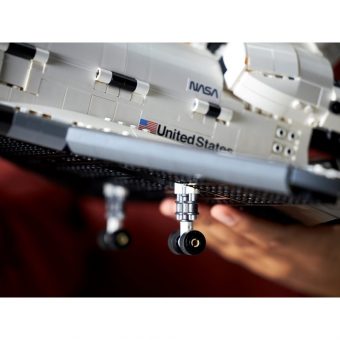 Lego Creator: Expert NASA Space Shuttle Discovery 10283 - Image 19