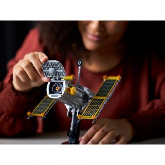 Lego Creator: Expert NASA Space Shuttle Discovery 10283 - Image 20
