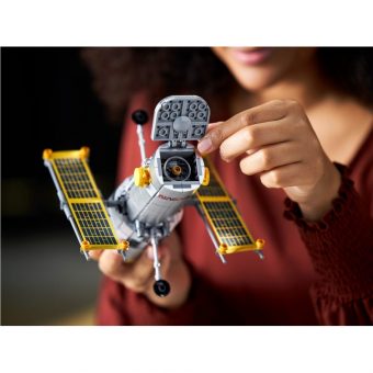 Lego Creator: Expert NASA Space Shuttle Discovery 10283 - Image 21