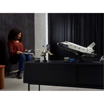 Lego Creator: Expert NASA Space Shuttle Discovery 10283 - Image 22