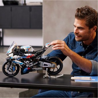 Lego Technic: BMW M 1000 RR 42130 - Image 7
