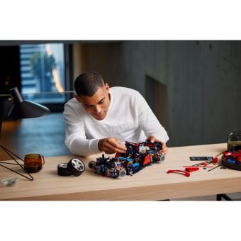 Lego Technic: Ferrari Daytona SP3 42143 - Image 6
