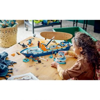 LEGO City Arctic Explorer Ship 60368 - Image 10
