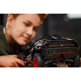 Lego Technic: Audi RS Q e-tron 42160 - Image 9