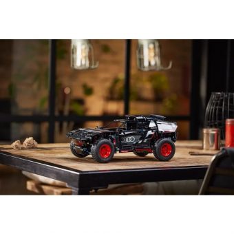 Lego Technic: Audi RS Q e-tron 42160 - Image 10