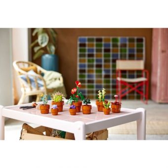 Lego Botanical Collection: Tiny Plants 10329 - Image 2