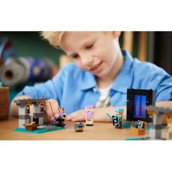 LEGO Minecraft: The Armory Building Adventure 21252 - Image 7