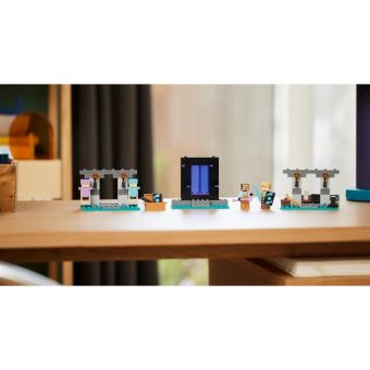 LEGO Minecraft: The Armory Building Adventure 21252 - Image 8