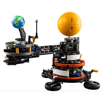LEGO Technic: Planet Earth and Moon in Orbit 42179 - Image 2