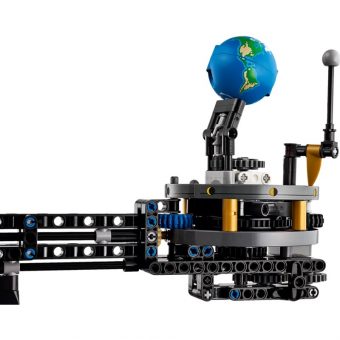 LEGO Technic: Planet Earth and Moon in Orbit 42179 - Image 4