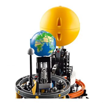 LEGO Technic: Planet Earth and Moon in Orbit 42179 - Image 5