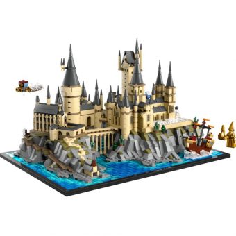 LEGO Harry Potter: Hogwarts Castle and Grounds 76419 - Image 2