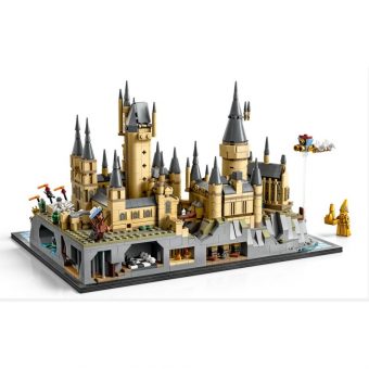 LEGO Harry Potter: Hogwarts Castle and Grounds 76419 - Image 3