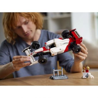 Lego Icons: McLaren MP4/4 & Ayrton Senna 10330 - Image 9