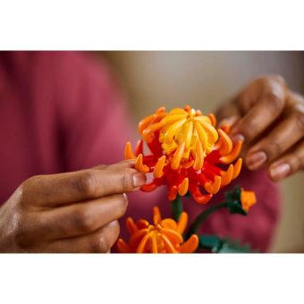 Lego Icons: Chrysanthemum 10368 - Image 7