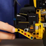 LEGO Technic Volvo L120 Electric Wheel Loader για 9+ ετών Ετών 973τμχ 42209 - Image 4