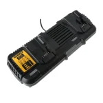 Dewalt Φορτιστής Μπαταριών Εργαλείου 10.8-18V Λιθίου XR Flexvolt Διπλός - Image 3