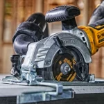 Dewalt Δισκοπρίονο Brushless 18V Solo με Σύστημα Αναρρόφησης - Image 5