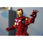 Lego Marvel: Iron Man Mark 3 Collectors' Edition 76344 - Image 8