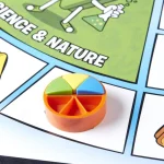 Επιτραπέζιο Παιχνίδι Trivial Pursuit Family Edition (Ελληνική Έκδοση) για 2+ Παίκτες 8+ Ετών Hasbro E1921 - Image 6