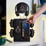 Numskull Gaming Locker Βάση για 4 χειριστήρια XBOX One / Switch / Xbox Series X/S Assassin’s Creed Mirage Πολύχρωμη 5056280452980 - Image 3