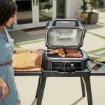 Ninja Woodfire Pro Connect XL Επιτραπέζια Ηλεκτρική Ψησταριά Αυλακωτής Πλάκας 1700W με Καπάκι και Ρυθμιζόμενο Θερμοστάτη OG901EU - Image 2