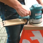 Makita Έκκεντρο Τριβείο 150mm Ρεύματος 310W με Ρύθμιση Ταχύτητας και με Σύστημα Αναρρόφησης BO6030 - Image 5
