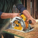 Dewalt Δισκοπρίονο 1350W με Σύστημα Αναρρόφησης DWE560-QS - Image 8