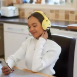 Lazerbuilt Squishmallows Plush Ασύρματα Bluetooth Παιδικά Over Ear Ακουστικά με 6 ώρες Λειτουργίας Sunny The Bee HMSQM-BT-SUNNY - Image 8